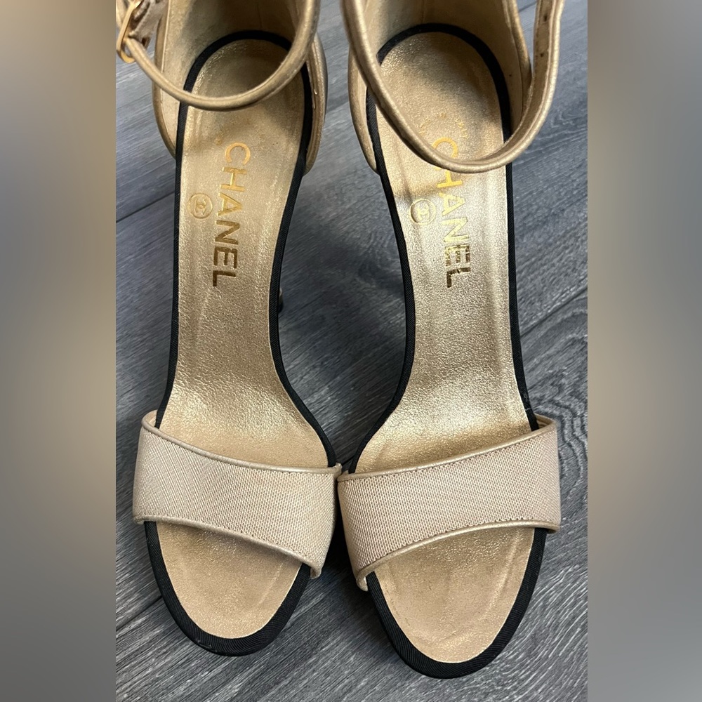 Chanel size 7 1/2 Beige Light Gold Black Heels Platform SANDALS ... - Picture 3 of 4